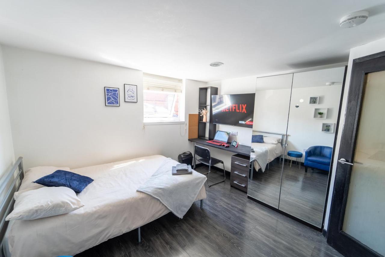 Stay Sa Equipped Studios Next To Uob And Qe! Birmingham Exterior foto