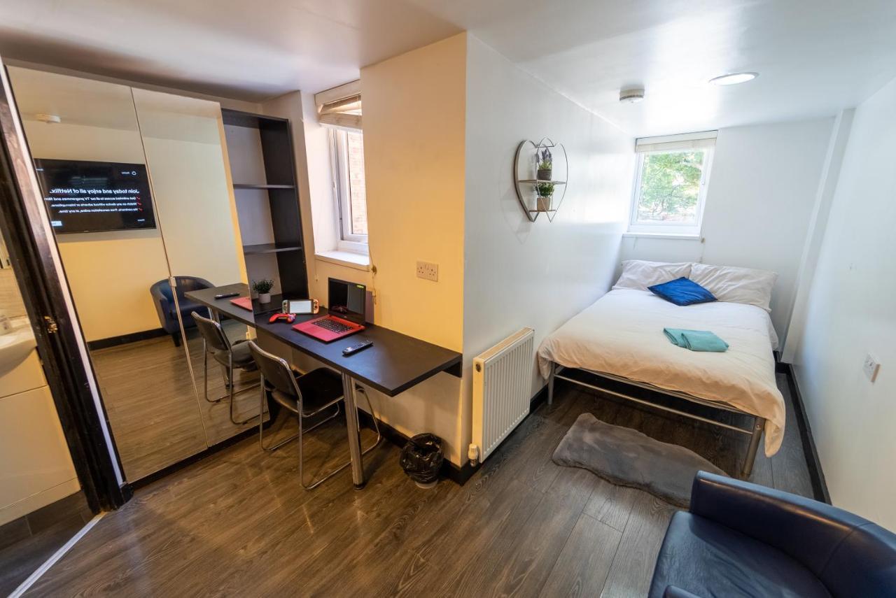 Stay Sa Equipped Studios Next To Uob And Qe! Birmingham Exterior foto