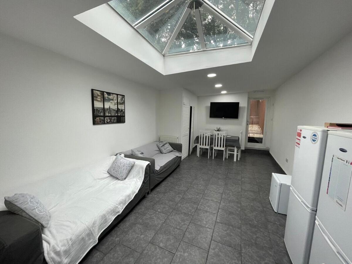 Stay Sa Equipped Studios Next To Uob And Qe! Birmingham Exterior foto